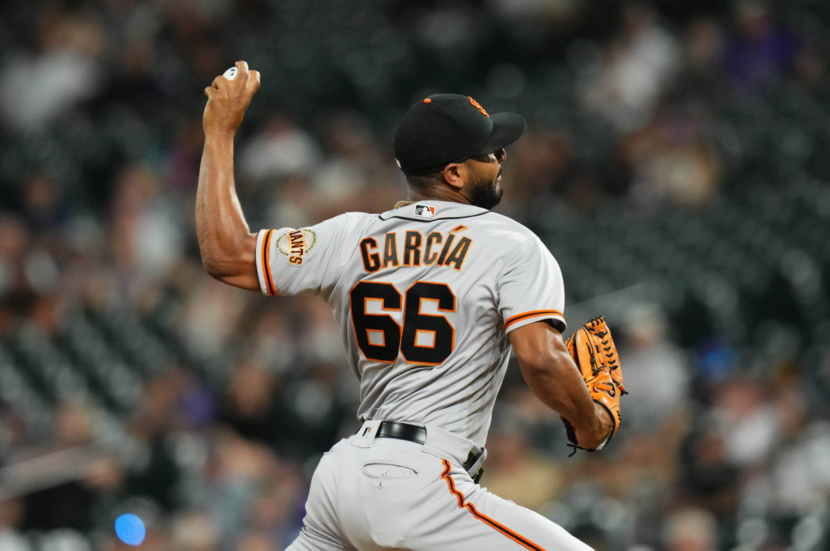 SF Giants left-handed reliever Jarlín García throws a pitch. (2022)